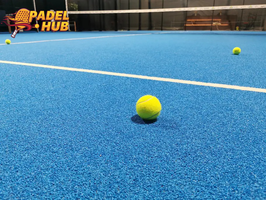 Bóng Padel được thiết kế riêng để phù hợp với lối chơi đặc trưng của bộ môn