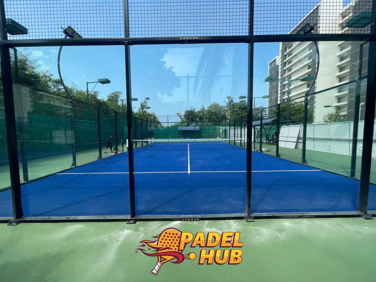 Cận cảnh vách kính cường lực sân Padel chuẩn quốc tế FIP